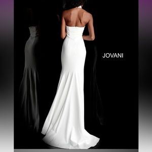 00 halter fitted dress. Wore once I am usually a 0-2 but fit like a glove